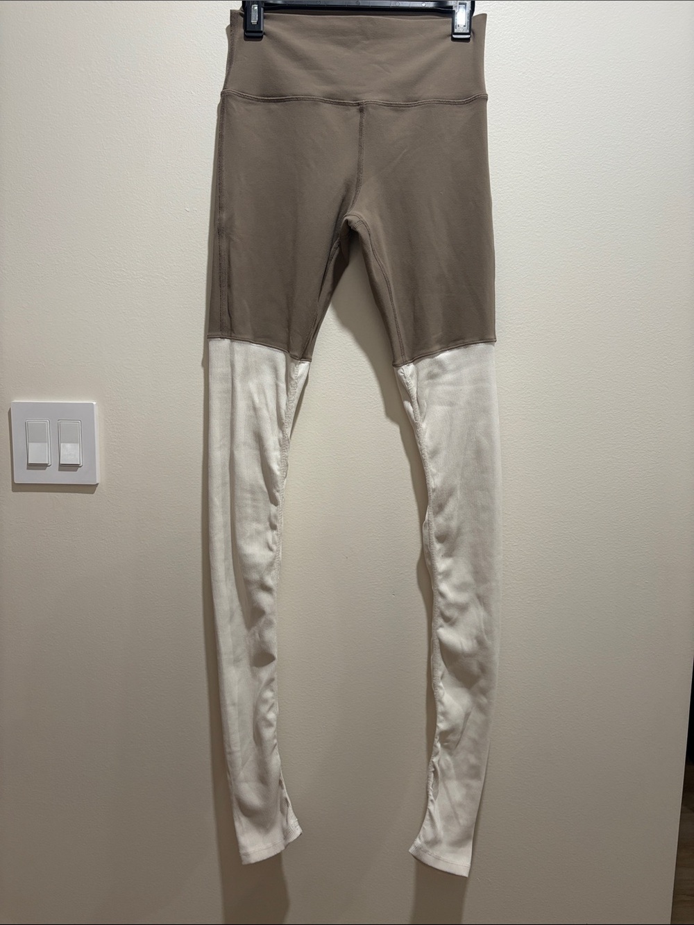 ALO Yoga Two-Tone High Waist Leggings in Taupe and Cream